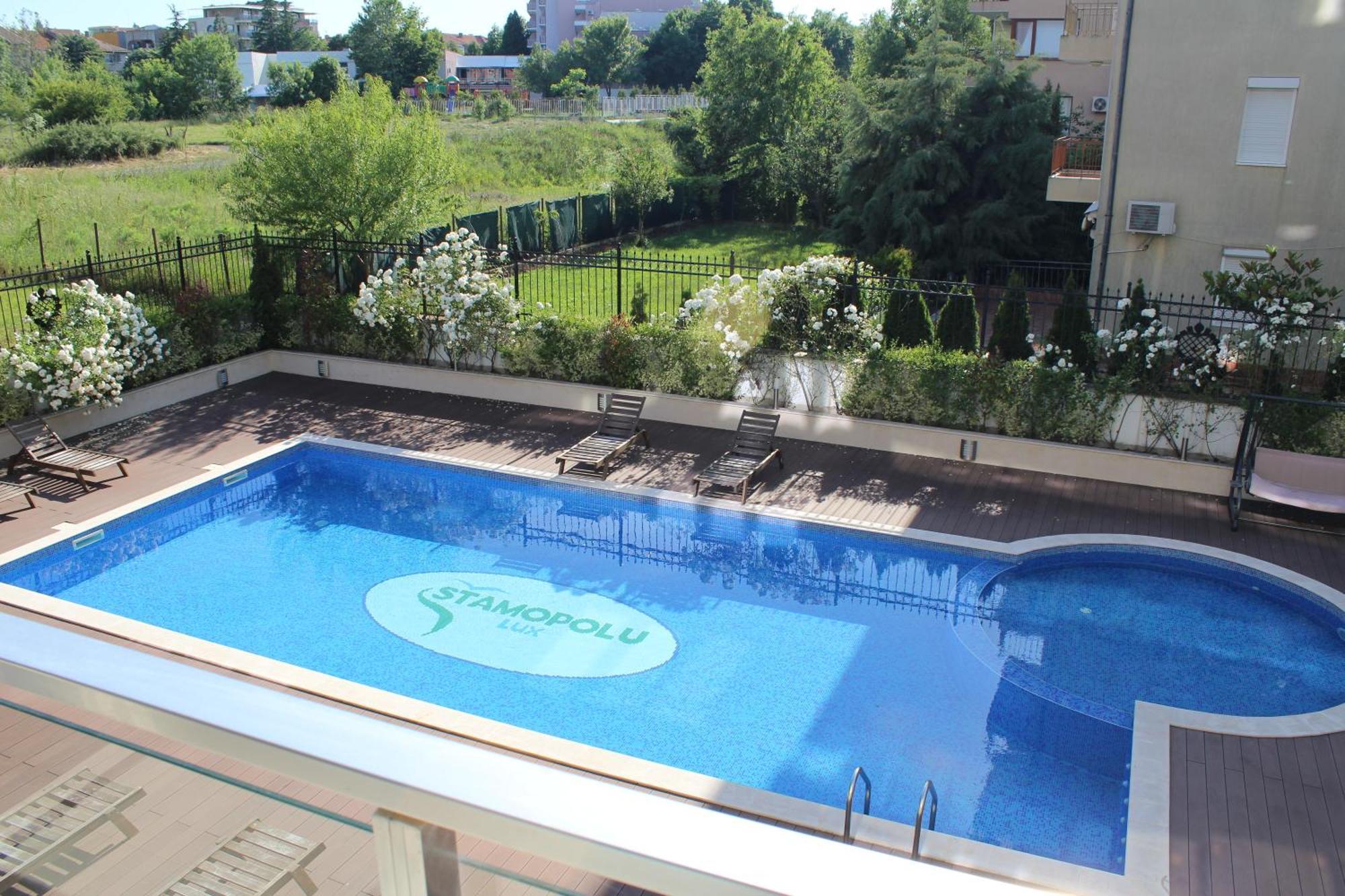 Apartments Stamopolu Lux With Pool View Primorsko Bagian luar foto